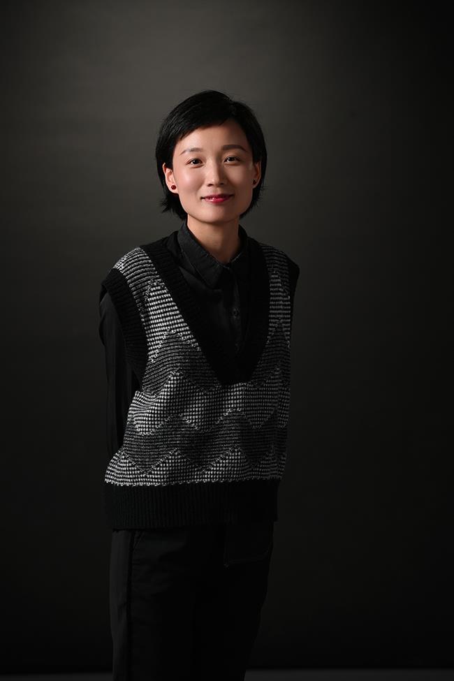 贾娜娜.jpg