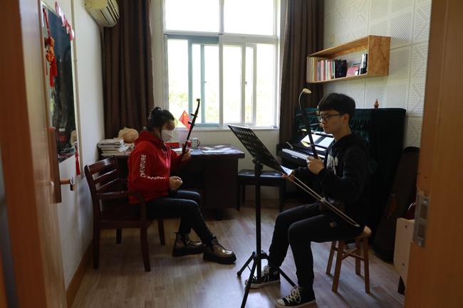 马崊与16小音乐卢一鸣.jpg 马崊与16小音乐卢一鸣.jpg