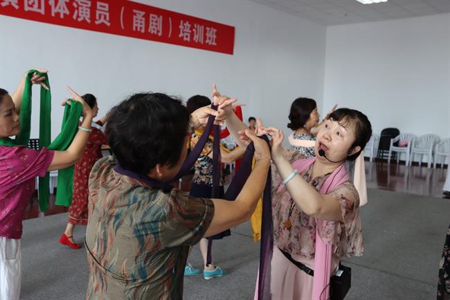 2022年全省民营文艺表演团体演员（甬剧）培训班，授课老师一对一指导.jpg