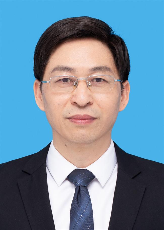 袁证件照-一、二寸裁图 拷贝.jpg
