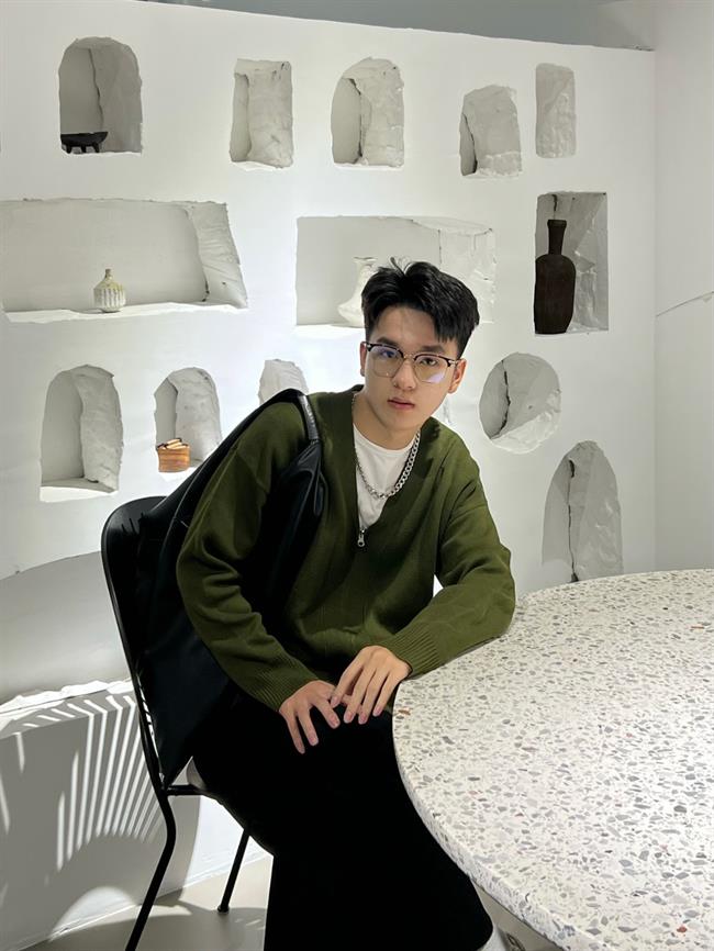 丁佳贝个人照.jpg