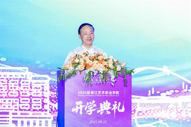 夏开堂主持.JPG